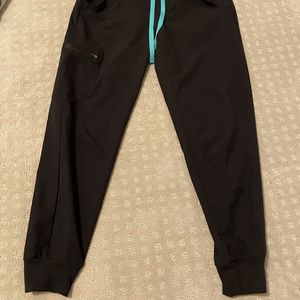 Women’s limited edition Figs Freex Kamora jogger scrub pant in XSP